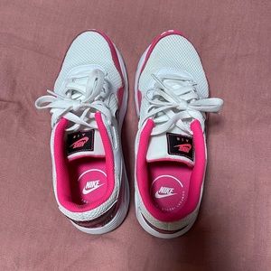 Gently used sz 6.5 Nike Airs